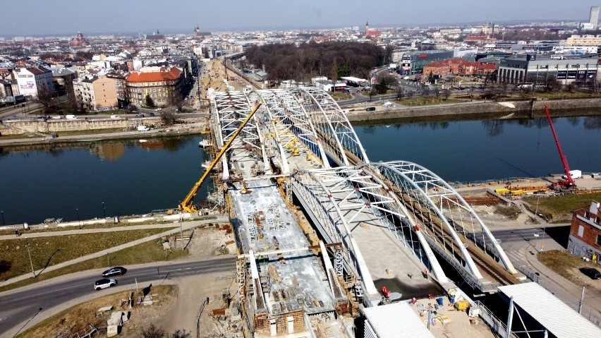 Nowe mosty kolejowe nad Wisłą. Jeden jest już gotowy,...