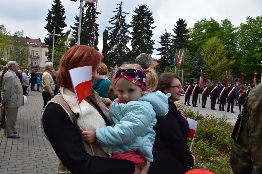 Obchody 228 Rocznicy Uchwalenia Konstytucji 3 Maja w Oświęcimiu. Była wielka biało-czerwona flaga