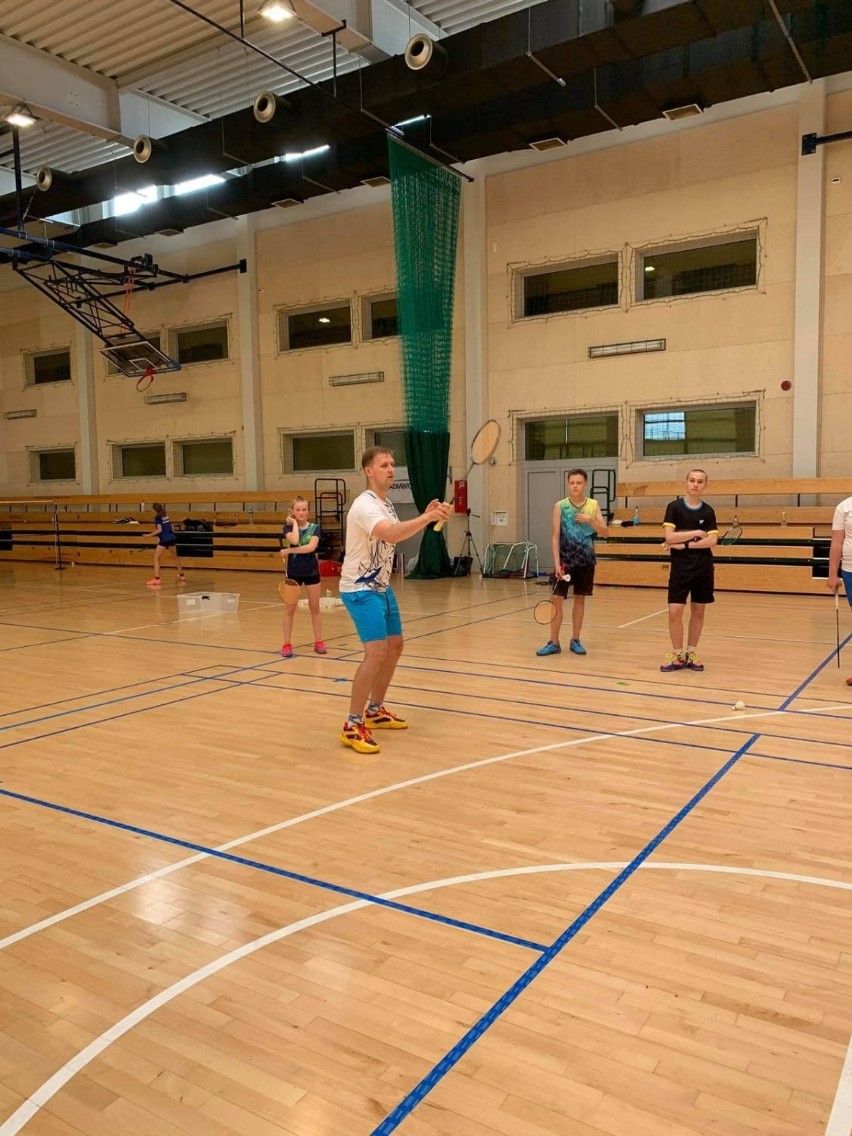 Badminton. Zawodnicy UKS "Dwójka" przygotowują się do najważniejszych imprez sportowych [ZDJĘCIA]