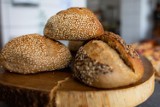 Czy jesteśmy skazani na chleb pieczony w dyskontach i supermarketach? Bankrutują rodzinne piekarnie - to skutek podwyżek energii 
