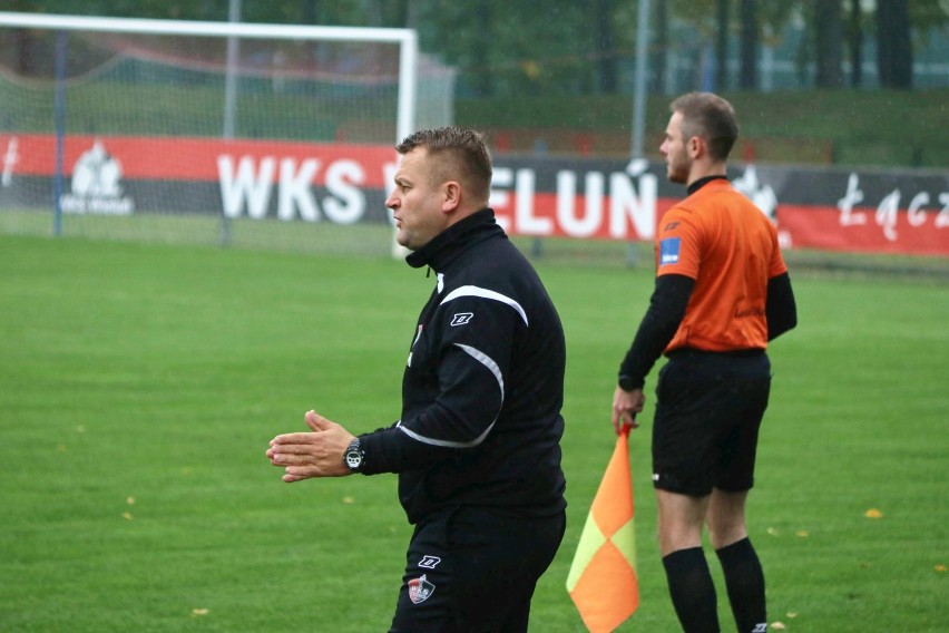 Liga okręgowa piłki nożnej. WKS 1957 Wieluń uległ 1:2 MLKS Konopnica GALERIA ZDJĘĆ