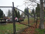 Uszkodzony płot na cmentarzu w Zimowiskach pod Ustką [ZDJĘCIA]