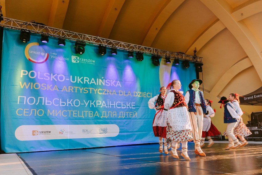 Pożegnanie wakacji w rzeszowskim Parku Papieskim w ramach "Polsko-Ukraińskiej Wioski Artystycznej dla Dzieci" [FOTO]