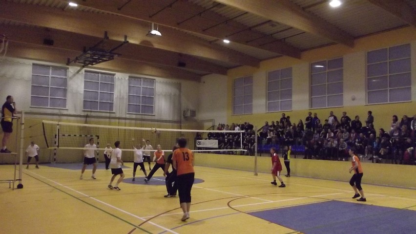 Turniej piłki siatkowej nauczycieli w Zduńskiej Woli