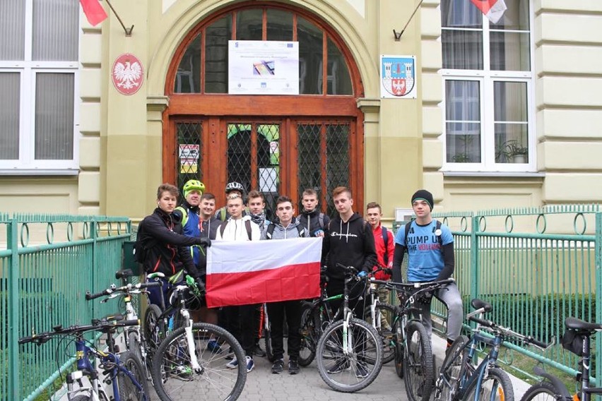 Rajd rowerowy Szlakiem Niepodległości, jarosławskich uczniów [ZDJĘCIA]