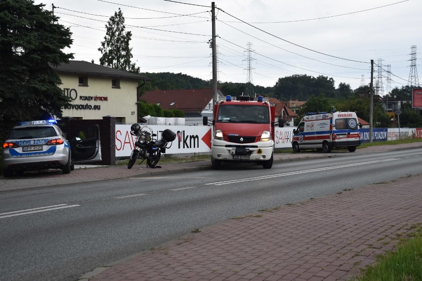 Wypadek na Gliwickiej w Rybniku. Motocyklista uderzył w samochód osobowy