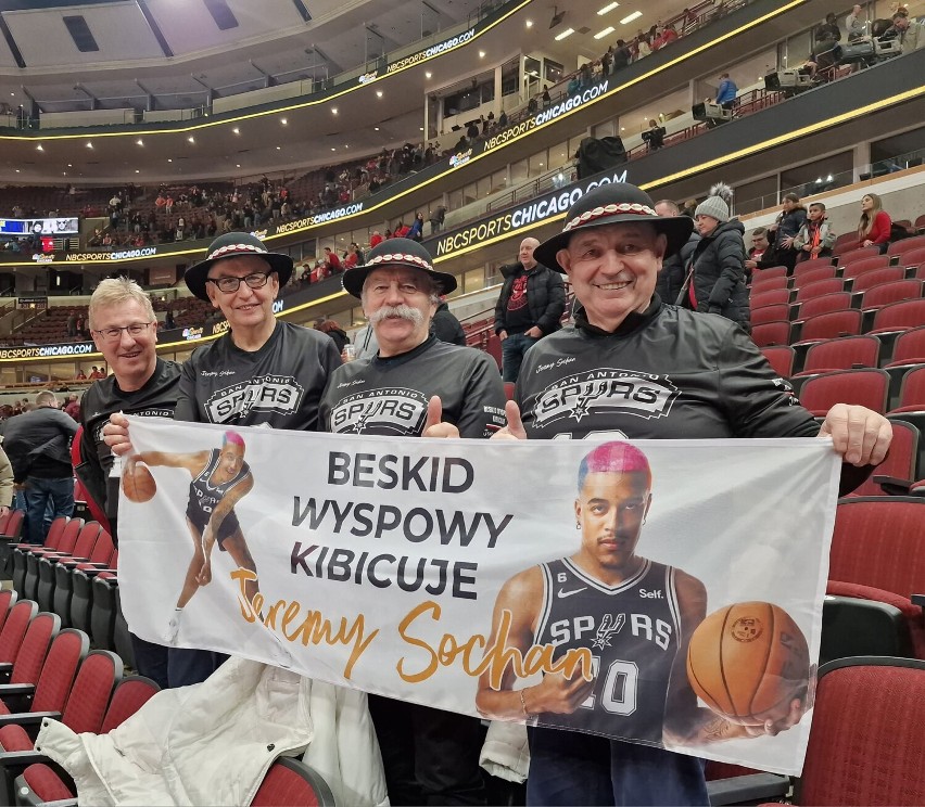 Reprezentacja Kibiców Beskidu Wyspowego na meczy NBA. Od...