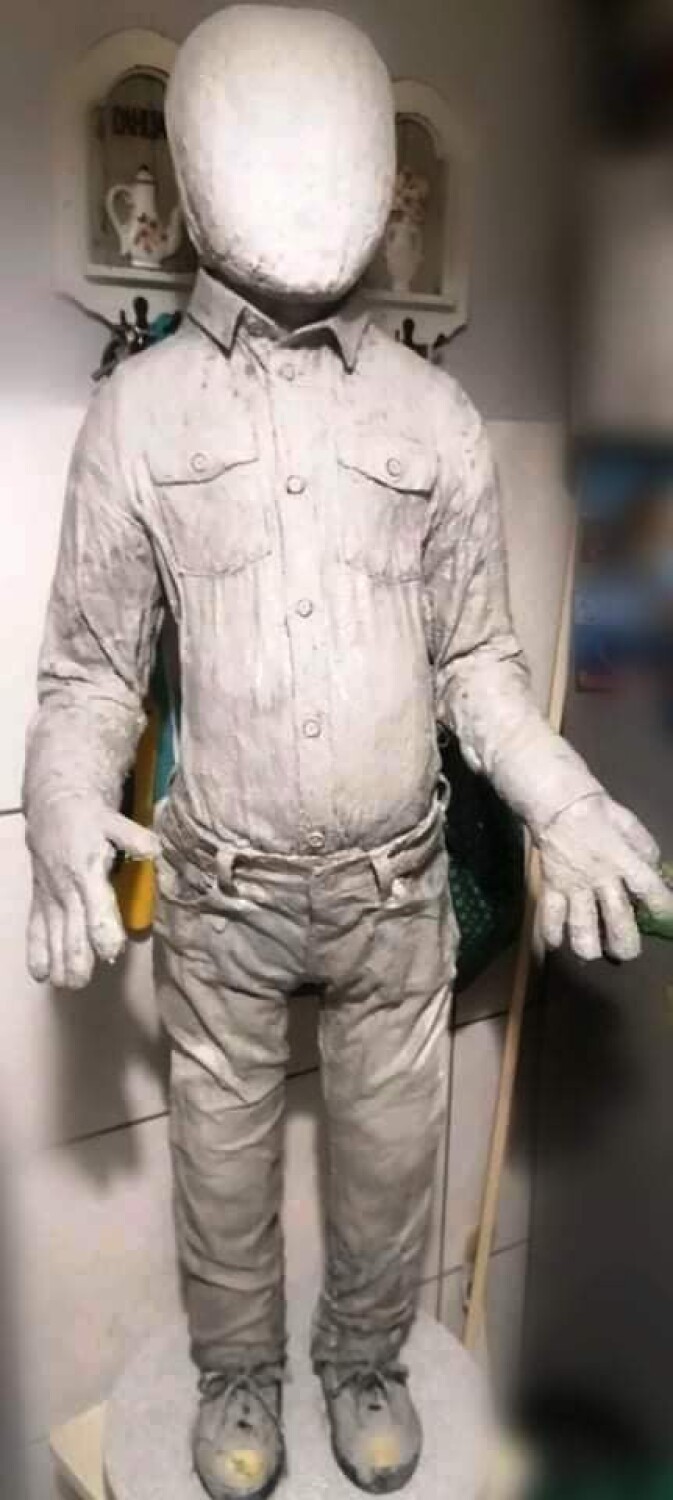 Figurka Jerzego Owsiaka zlicytowana w Gołuchowie za 2200 zł