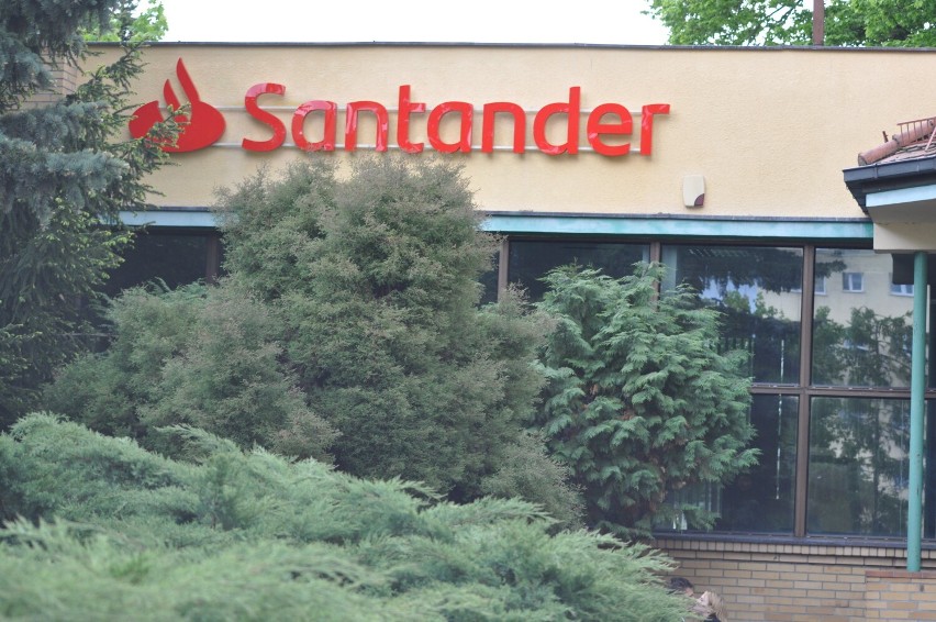 Piła. Santander zamyka oddział na Sikorskiego