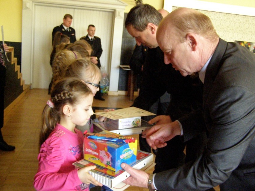 Wiedzą jak chronić się przed czadem - gminny konkurs plastyczny w Chmielnie