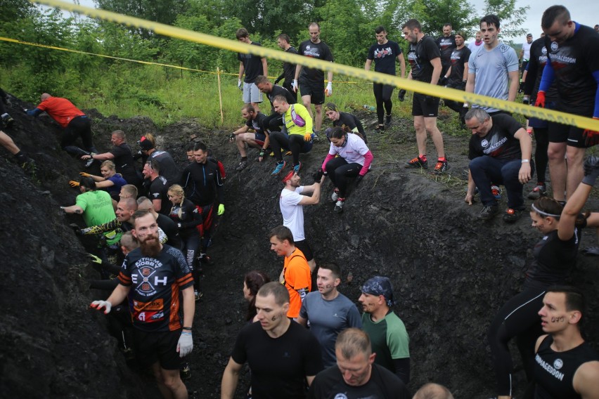 Runmageddon Silesia. Morderczy trening w Legendii - Śląskim Wesołym Miasteczku WIDEO