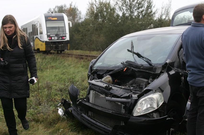 Wypadek na przejeździe kolejowym w Bartoszowie [ZDJĘCIA]