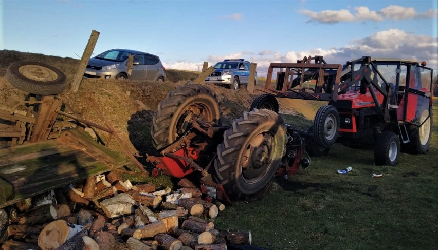 Pijany traktorzysta z gminy Lipnica wywrócił traktor z przyczepą