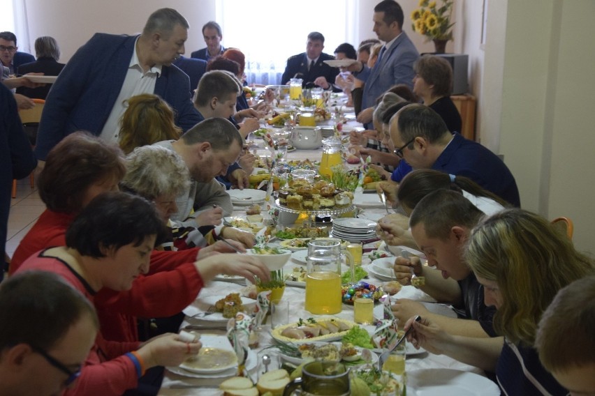 Śniadanie wielkanocne w Środowiskowym Domu Samopomocy w Aleksandrowie Kujawskim [zdjęcia]