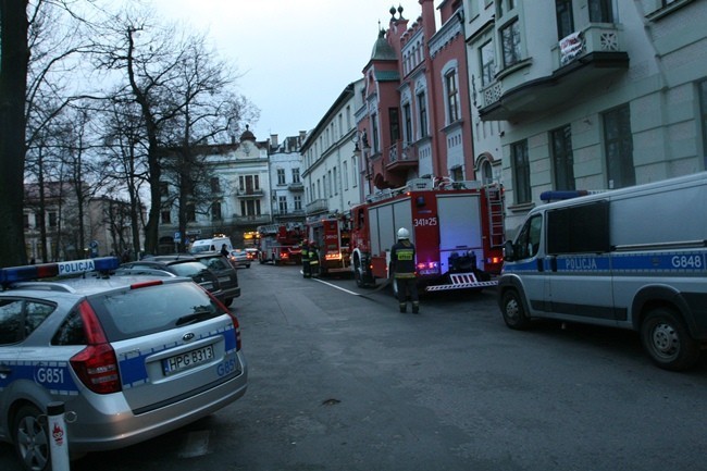 Nowy Sącz: akcja ratownicza w starostwie. Ćwiczenia straż pożarnej, pogotowia i policji [ZDJĘCIA]