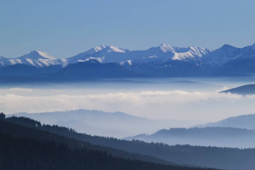 Śnieg w Beskidach. W górach wciąż zimowe warunki [ZDJĘCIA]