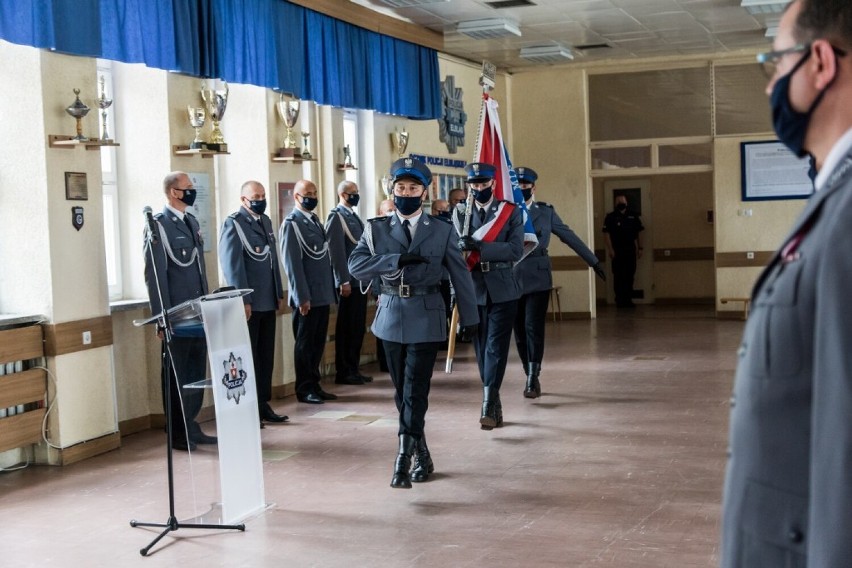 Święto Policji w Elblągu. Funkcjonariusze odebrali awanse i odznaczenia 