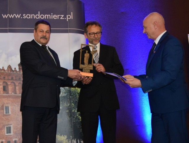 1.	Nagrodę dla Społecznego Komitetu Odnowy Cmentarza Katedralnego odebrali Wojciech Czerwiec  i Waldemar Białousz.