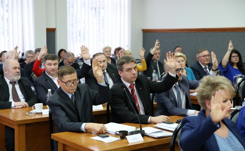Radni Rady Miasta Piotrkowa i prezydent złożyli ślubowanie....