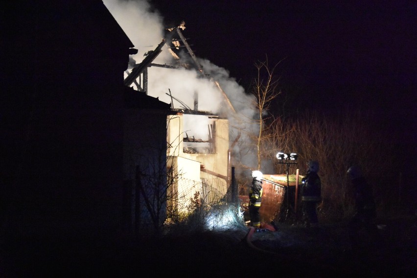 Gaszowice: Pożar stodoły w Czernicy. Łune ognia i dym widać było z odległości kilku kilometrów 