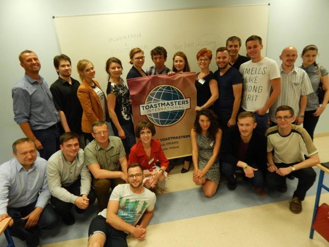 Opolski klub Toastmasters liczy ok. 20 osób.