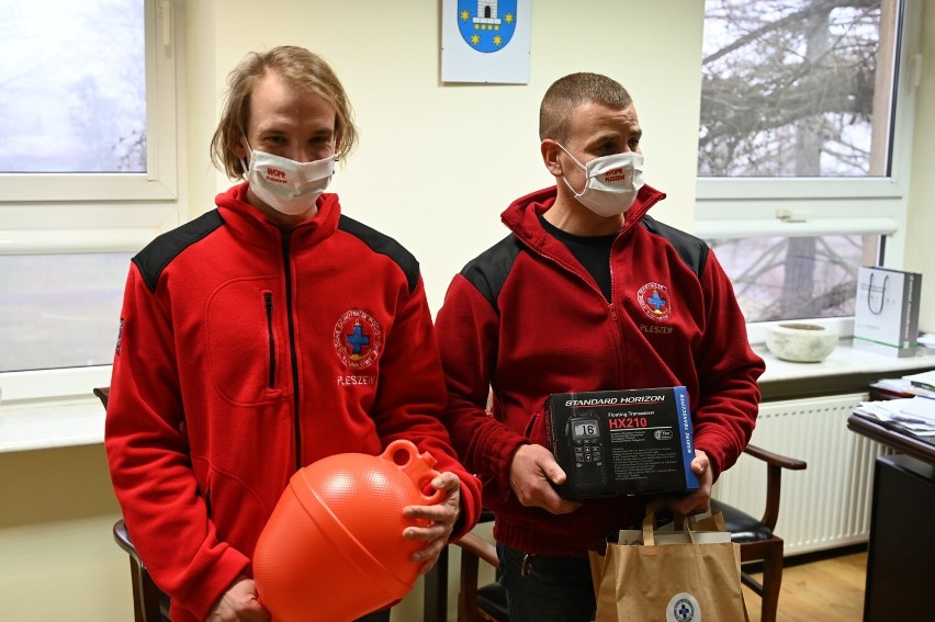 Ratownicy z Oddziału Miejsko-Powiatowy WOPR w Pleszewie otrzymali nowy sprzęt