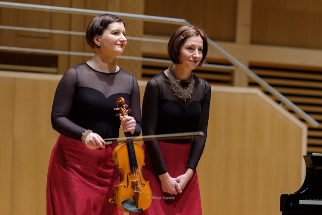 Duet Duo Eufonico tworzą Izabela Szlachta-Dowgiałło (skrzypce) i Olena Lechowicz (fortepian)