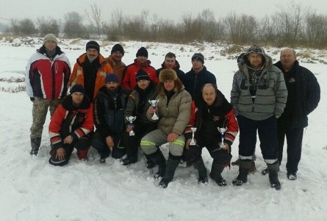 W zawodach w Mokrsku wzięło udział kilkunastu zawodników. Na zdjęciu tuż po zakończeniu rywalizacji.