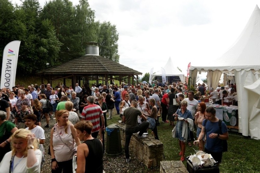 Małopolski Festiwal Smaku w Wygiełzowie przyciągnął setki gości. Królowały regionalne dania [ZDJĘCIA] 