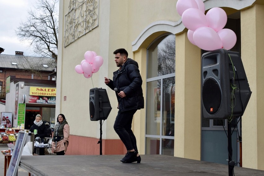 Tak w Miejskim Centrum Kultury w Ciechocinku obchodzono Dzień Kobiet 2022. Salsa opanowała uzdrowisko