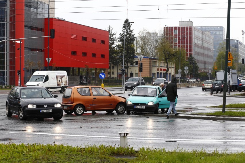 Wypadek na Wołoskiej. Zablokowane torowisko w stronę Galerii...