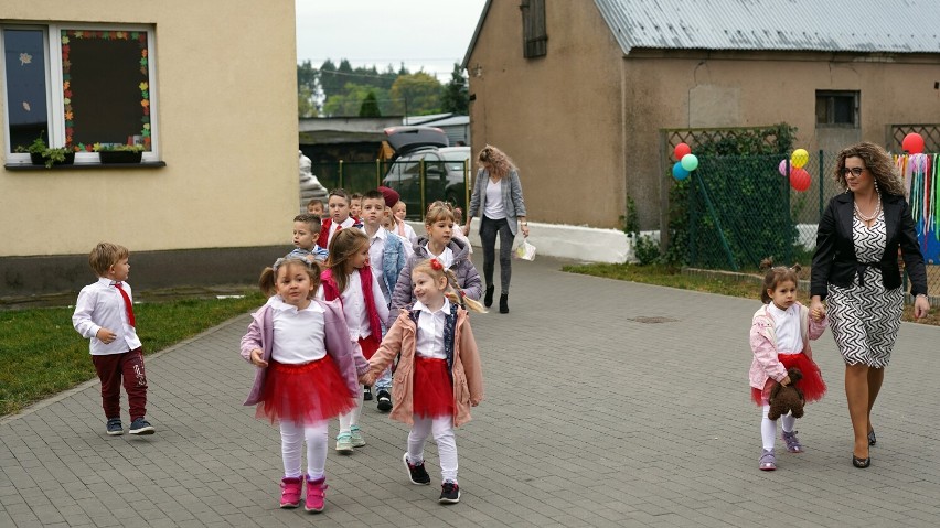 Jubileusz 10-lecia istnienia Społecznej Szkoły Podstawowej w Zalesiu. Mówią o niej: mała szkoła z wielką mocą
