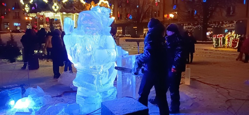 Lodowy Mikołaj, tańce i inne atrakcje. Ostatnia niedziela na białostockim Jarmarku Świątecznym