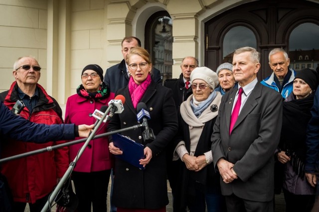 Tydzień temu radni PiS w towarzystwie przedstawicieli bydgoskich stowarzyszeń patriotycznych zorganizowali konferencję, w czasie której zarzucili Radzie Miasta odrzucenie zasad demokracji. Chodziło o Medale Kazimierza Wielkiego.