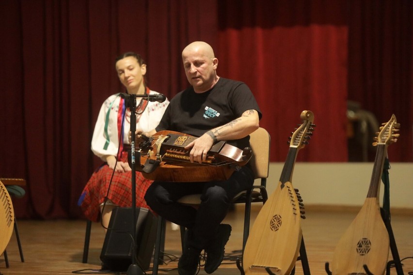 Koncert Kobzarskiej Armady w Legnicy, to tradycyjna ukraińska muzyka, zdjęcia