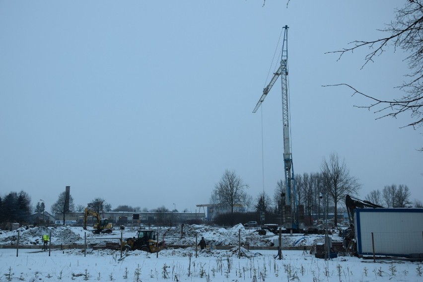 Trwa budowa nowego osiedla w Szczecinku. Ciekawa lokalizacja  [zdjęcia]