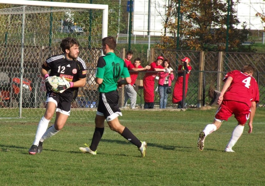 Oświęcim: Liderująca w III lidze Soła poległa po raz pierwszy, w dodatku u siebie, z Porońcem 0:4