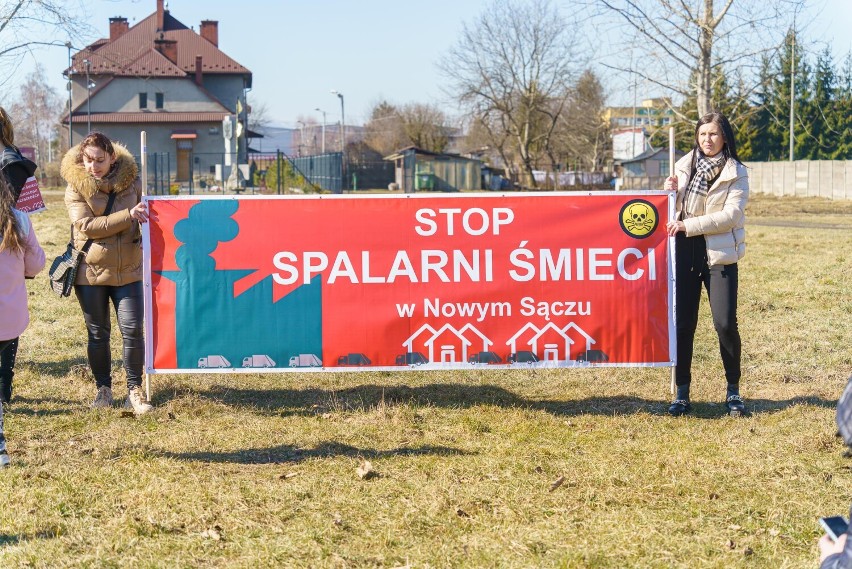 Protest mieszkańców przeciwko budowie spalarni odpadów przy...