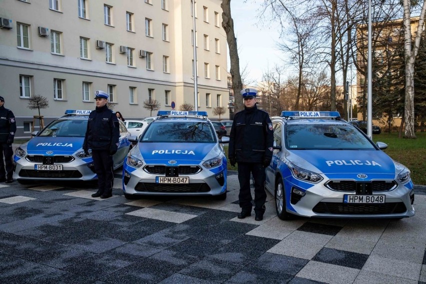 Podlaskie. Policjanci mają nowe radiowozy. Trafią do komend miejskich w Białymstoku, Łomży i Suwałkach (zdjęcia, wideo)