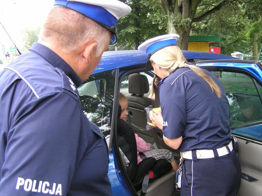 Wałcz: Wizyta policjantów w przedszkolu. Przypominali dzieciom o bezpieczeństwie drogowym