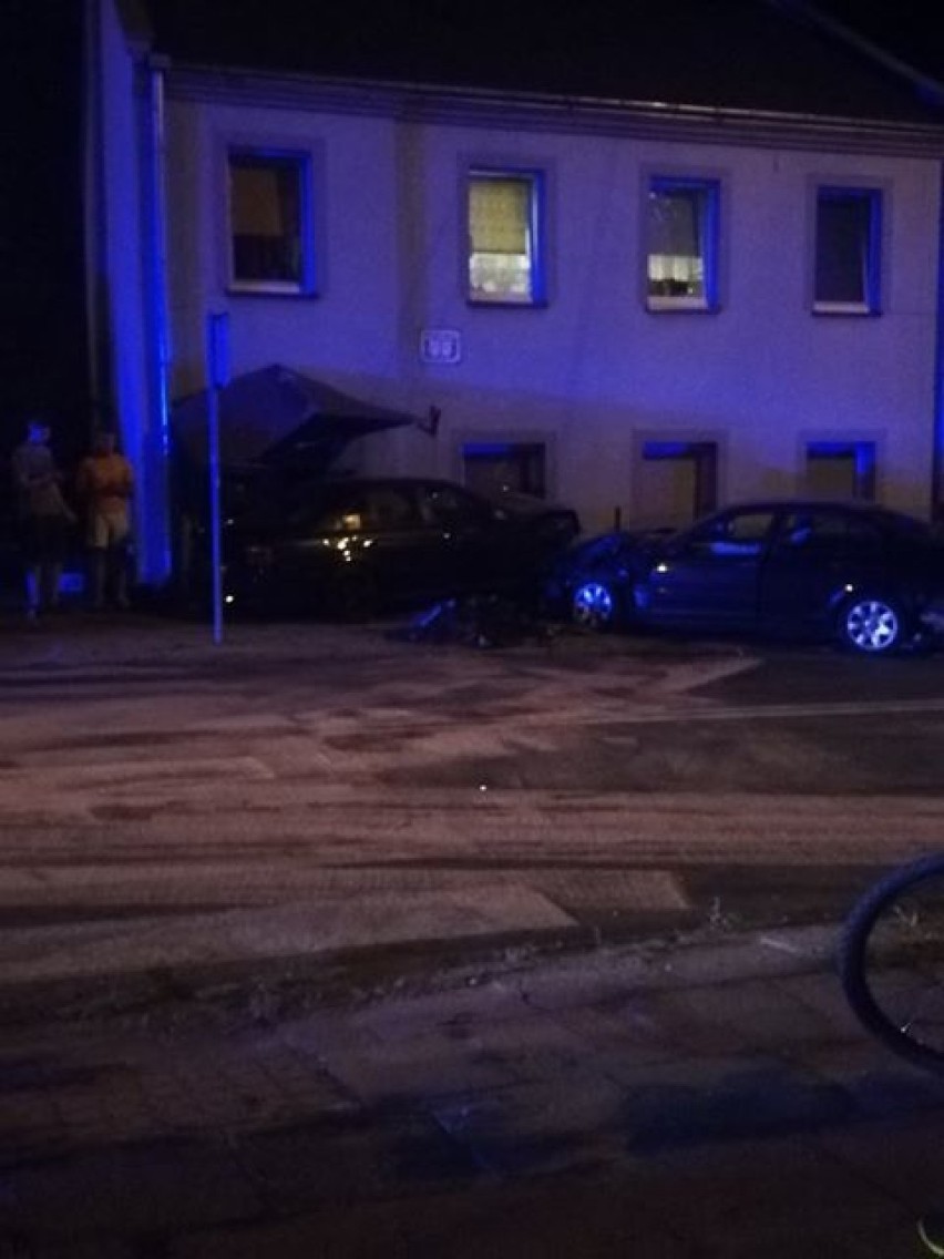Trzy auta marki BMW zderzyły się na ul. Mireckiego w Tomaszowie Maz. Kierowcy bez dowodów i z mandatami [ZDJĘCIA]