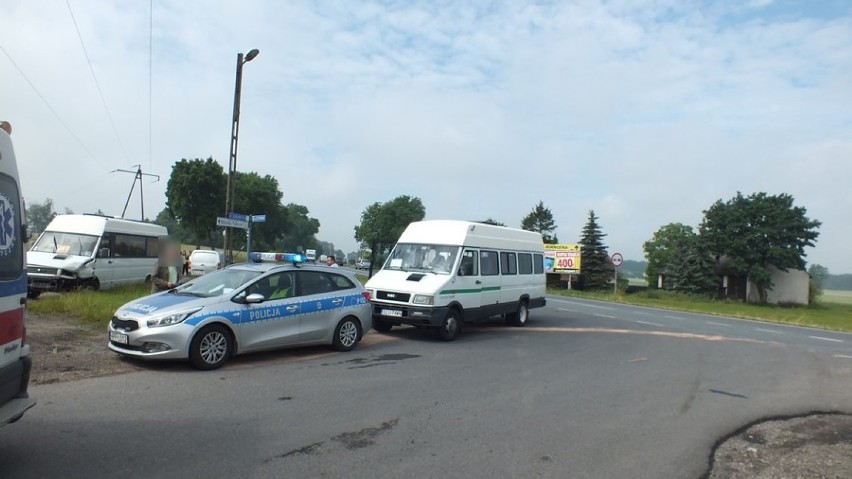 Kochanowice: Kolizja z udziałem busa przewożącego młodzież