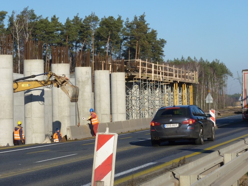 Jak postępują prace na autostradzie A1 w okolicach Radomska? Wizyta studyjna [ZDJĘCIA, FILM]