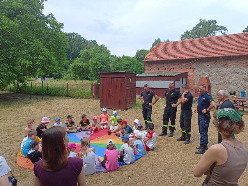 Krotoszyn. Strażacy z komendy powiatowej odwiedzili harcerzy [FOTO] 