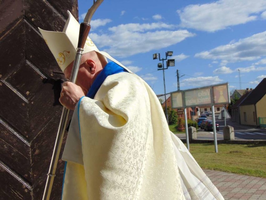 W kościele św. Wojciecha w Margoninie młodzież przyjęła Sakrament Bierzmowania [ZDJĘCIA]