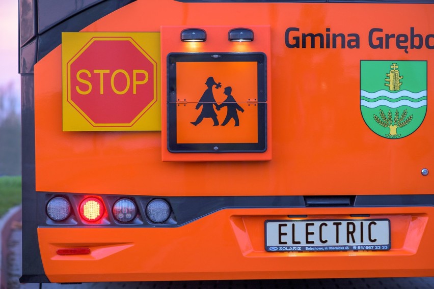 Dzieci z gminy Gręboszów do szkoły będzie woził autobus elektryczny. Samorząd sprawił sobie taki pojazd za ponad 2 miliony złotych [ZDJĘCIA]