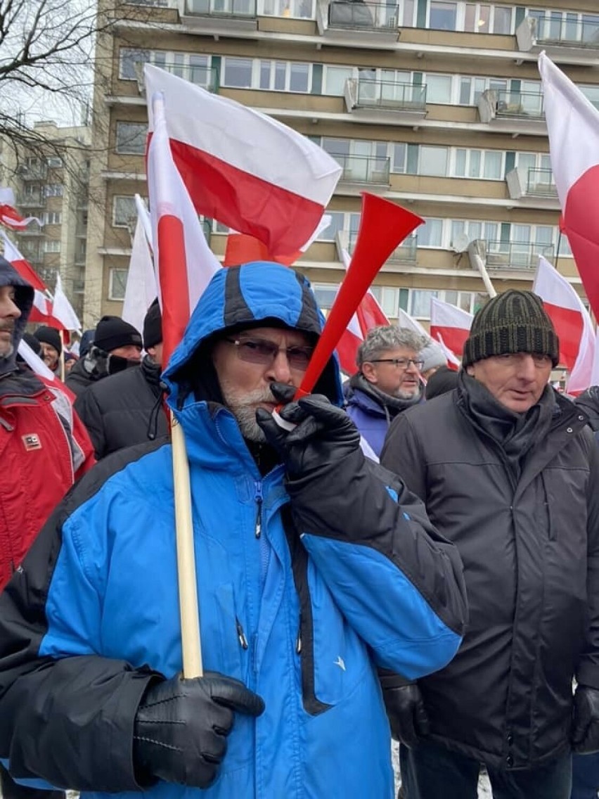 Zdjęcia z wyjazdu grudziądzan na "Protest Wolnych Polaków" w...