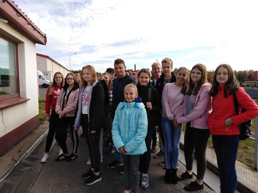 Uczniowie z Bukowiny Sycowskiej odwiedzili Fabrykę Mebli Bodzio