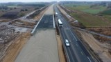 Utrudnienia na budowanym odcinku A1 między Kamieńskiem i Piotrkowem Tryb.