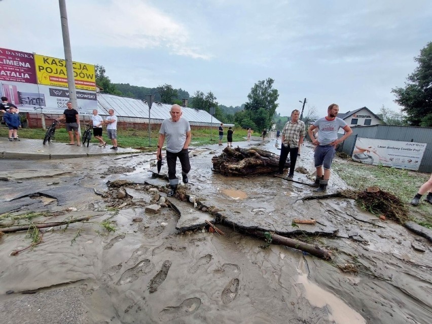 Skutkiem powodzi błyskawicznej w Nowym Sącz tak wyglądała...